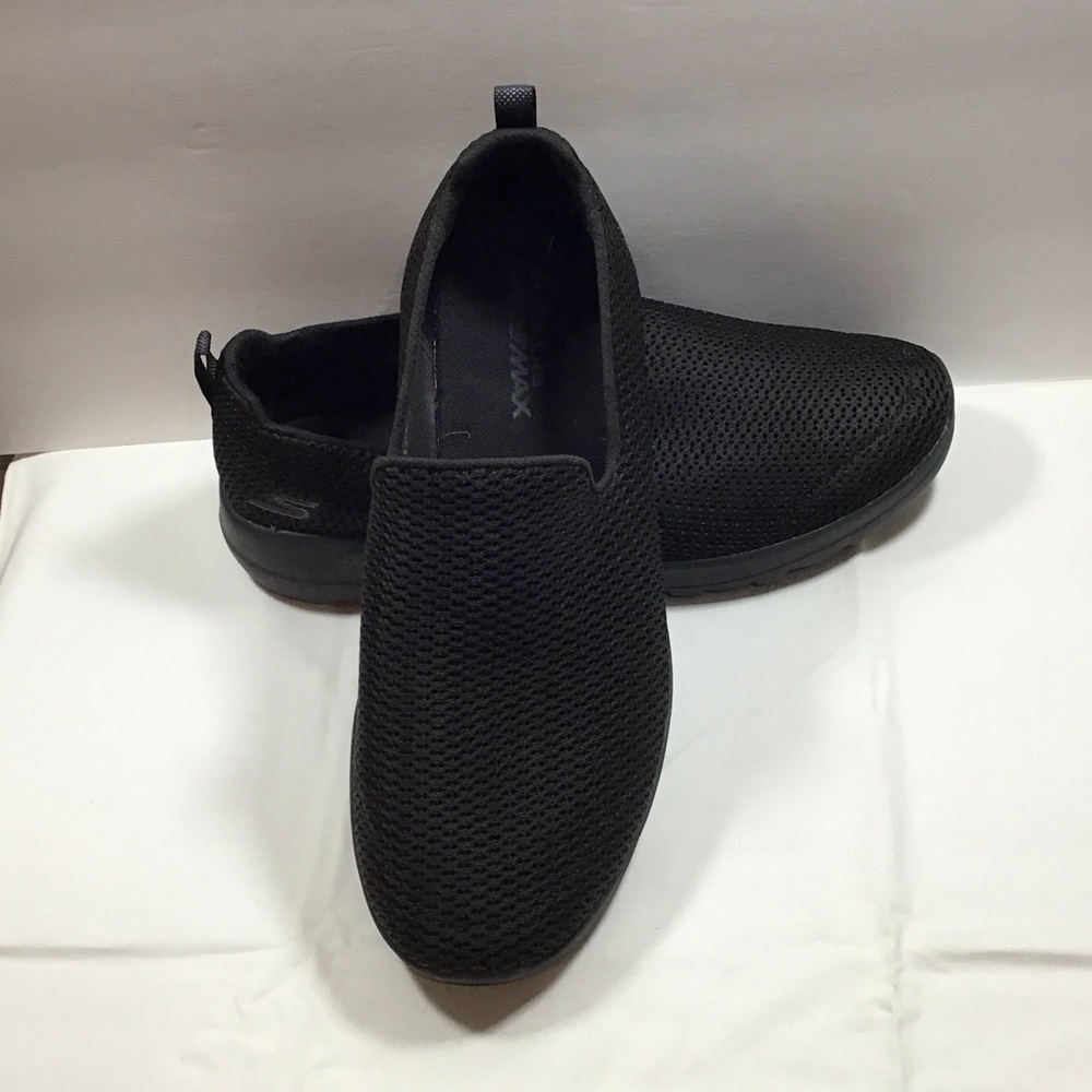 Skechers GOGA Women’s Black Mesh Slip-Ons Size 10 Wide